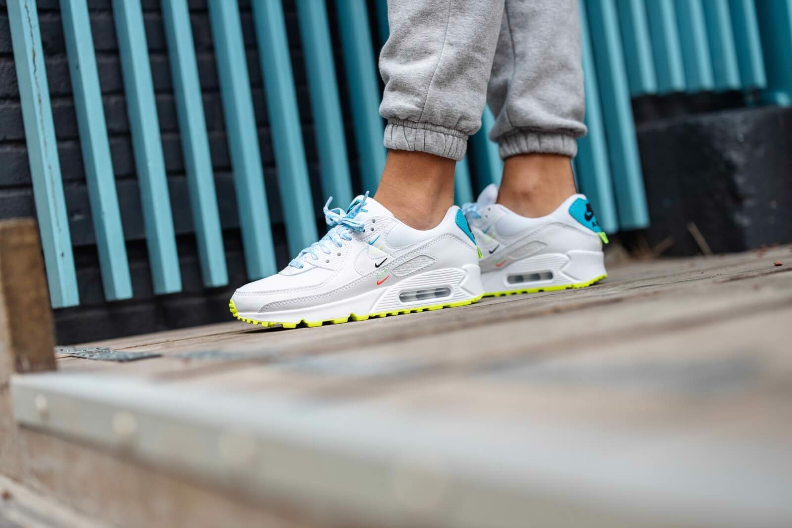 nhung-dieu-ban-can-biet-truoc-khi-so-huu-mot-doi-nike-air-max-90-se