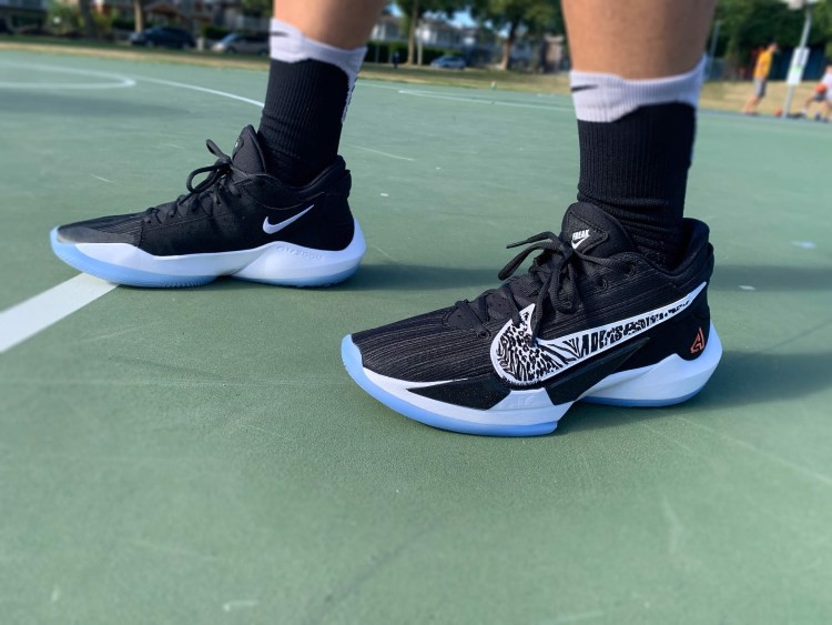 tat-tan-tat-ve-chien-hai-quoc-dan-nike-zoom-freak-2