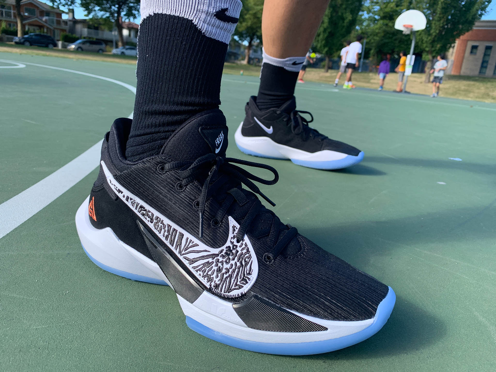 nhung-doi-giay-co-cong-nghe-zoom-tot-nhat-hien-nay