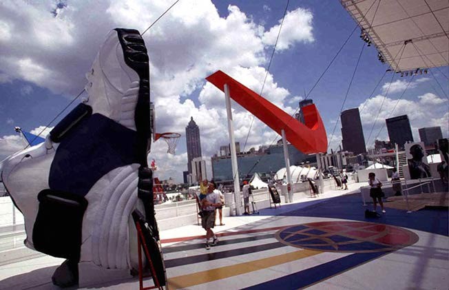 nike-tim-dau-ra-chu-cao-truyen-thong-manh-hon