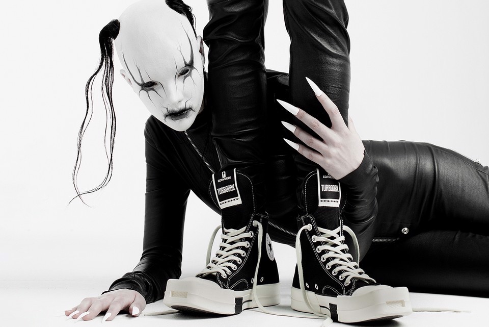 Hinh anh 3: Can canh ve ngoai moi me cua Rick Owens x Converse TURBODRK Chuck 70