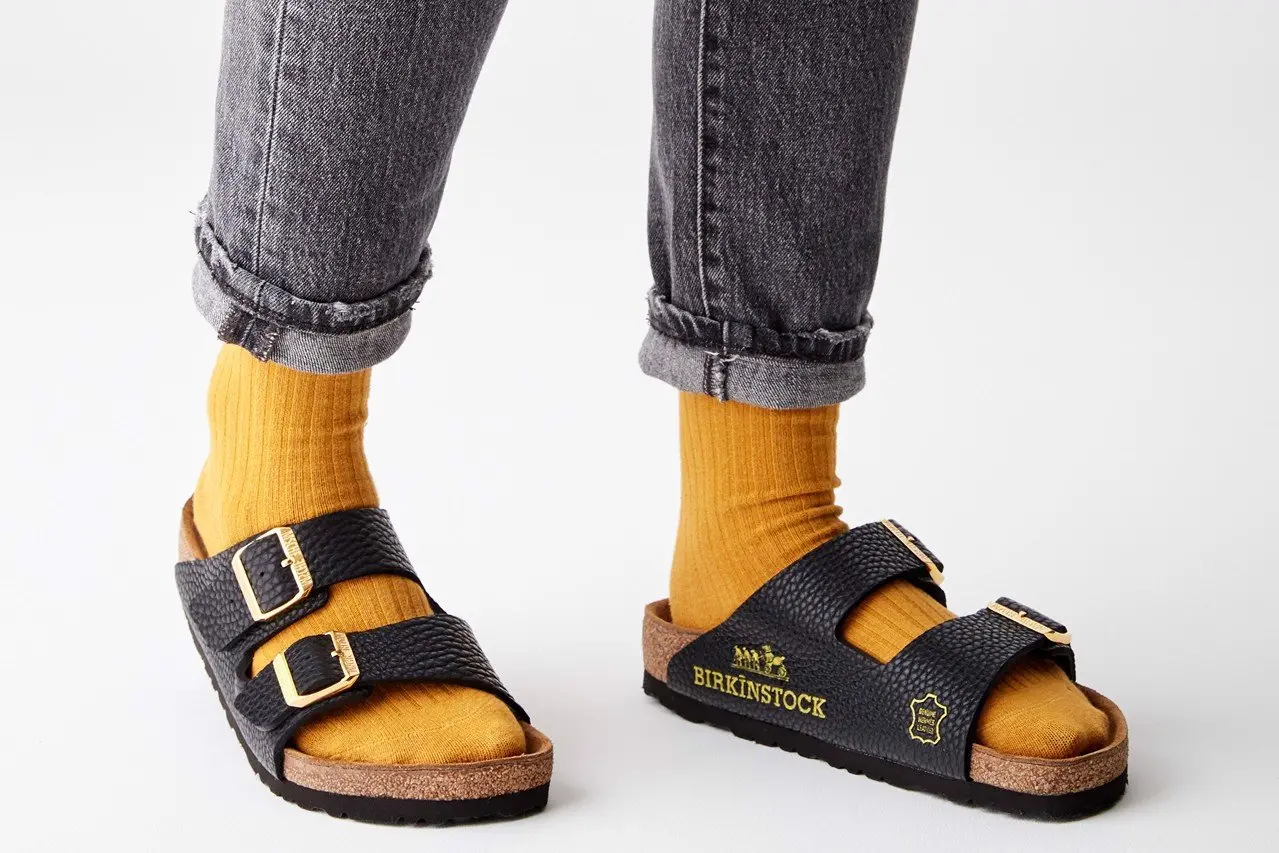 "Birkinstock" tri gia 76 nghin USD cua MSCHF duoc lam tu tui Birkin that cua Hermes
