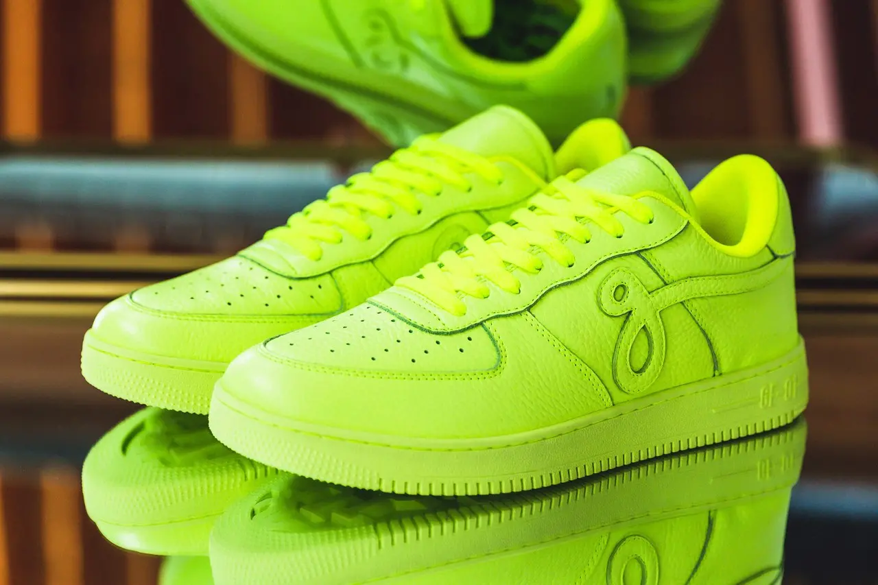 Air force 1 voi thiet ke cua John Geiger mang ten Vibrant GF-01 "Triple Volt"