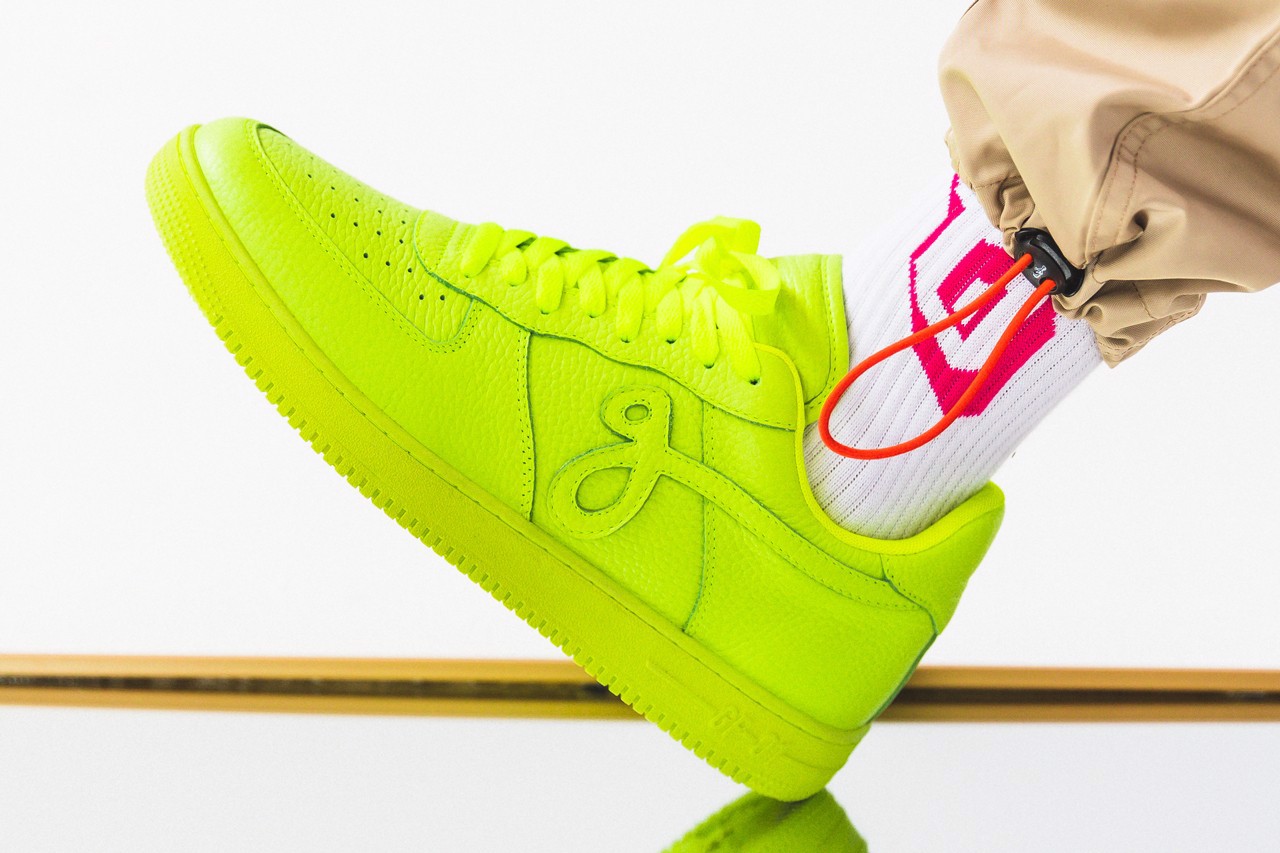 Hinh anh 2: Air force 1 voi thiet ke cua John Geiger mang ten Vibrant GF-01 "Triple Volt"