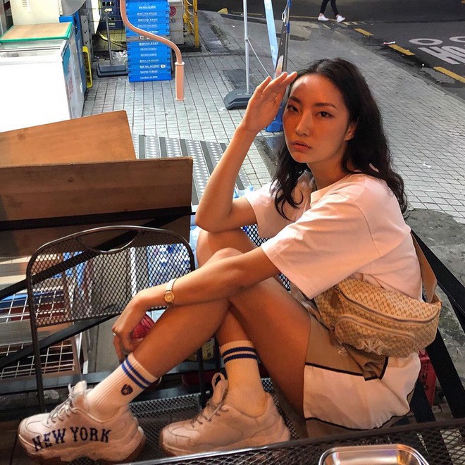 Hinh anh 2: Tat tan tat cac tip phoi do cung voi giay MLB cho cac co nang 2021