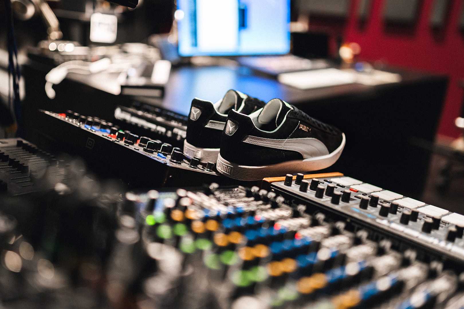 Hinh anh 3: Nhung doi giay da lon Puma “Made In Japan” mang den ve ngoai mang tinh bieu tuong voi tieu chuan tay nghe cao