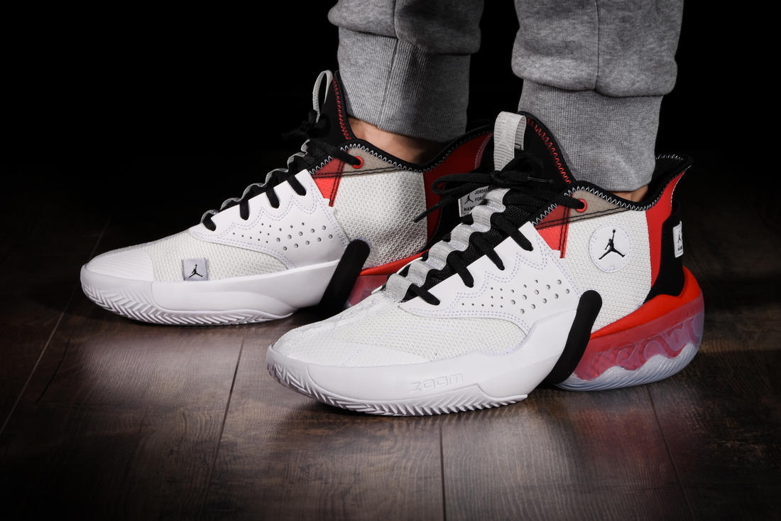 nhung-doi-giay-co-cong-nghe-zoom-tot-nhat-hien-nay