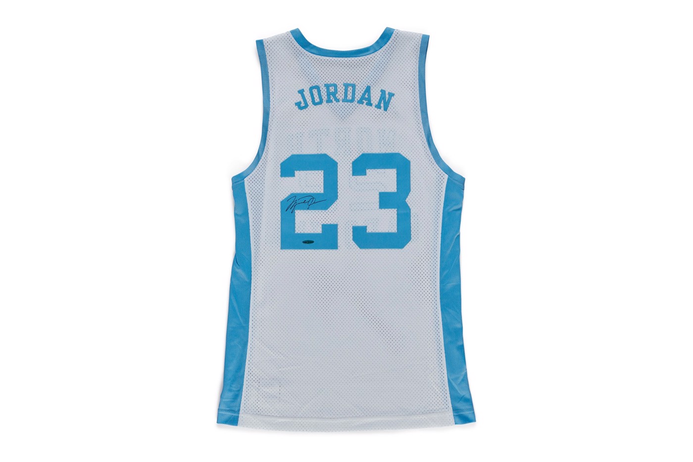 Hinh anh 3: Lieu ban co the so huu 1 package rat hiem mang ten Michael Jordan Converse "UNC" voi gia $100K?