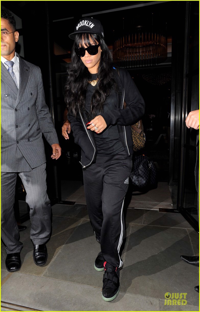 Hinh anh 5: Rihanna va 10 khoanh khac an tuong voi sneakers