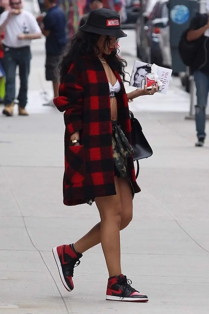 Rihanna va 10 khoanh khac an tuong voi sneakers