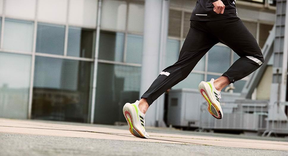 Hinh anh 2: Dan chay bo co the mong doi gi tu mau giay chay moi nhat adidas Ultraboost 21?