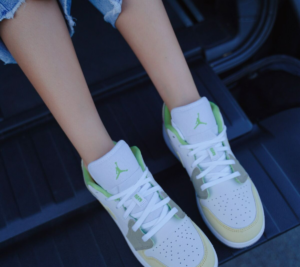 Alternative view of Giày Nike Air Jordan 1 Low Multi Color DJ0341-100