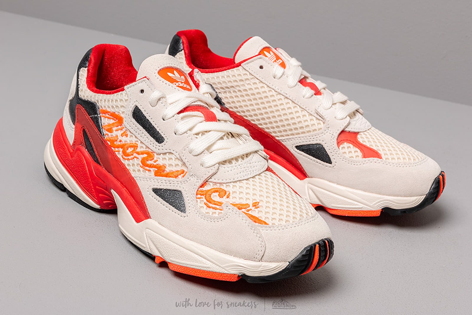 Hinh anh 4: Dau la nhung phoi mau noi bat nhat cua adidas Falcon