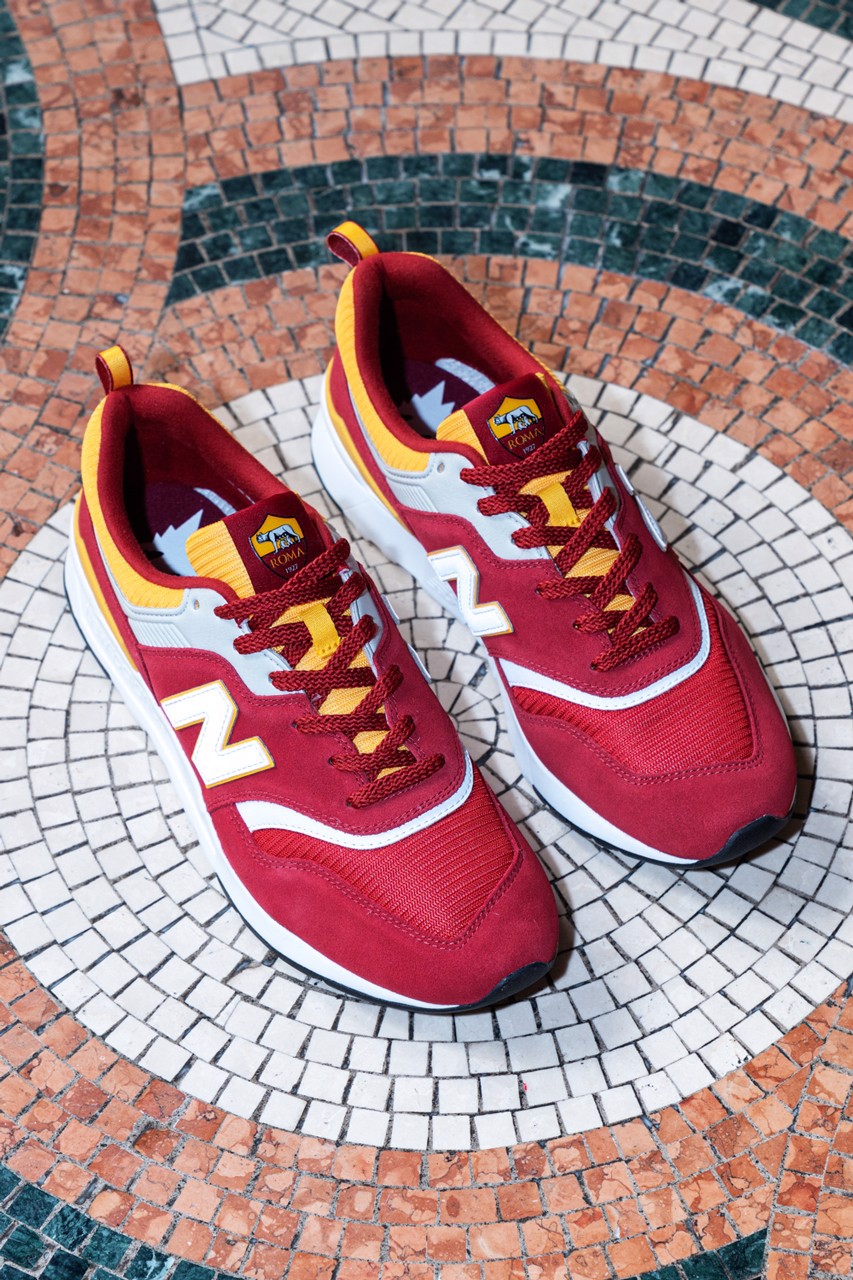 Hinh anh 2: Doi bong AS Roma nhan duoc phoi mau dac biet tu New Balance 997H