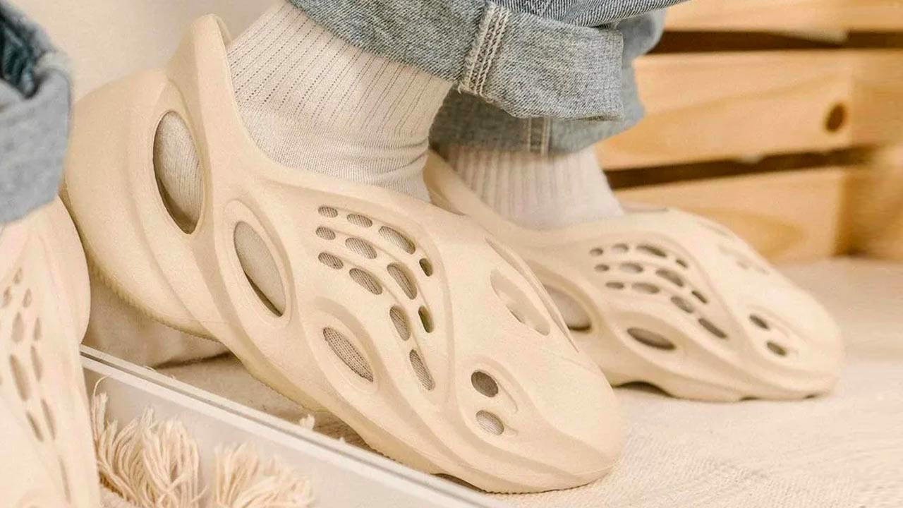 hinh-anh-dau-tien-ve-phien-ban-yeezy-foam-rnnr-surface