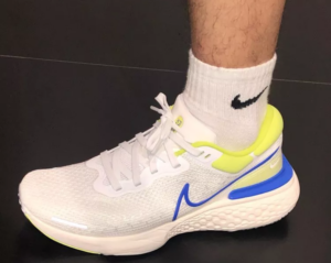 Alternative view of Giày Nike ZoomX Invincible Run Flyknit 'White Cyber Blue' CT2228-101