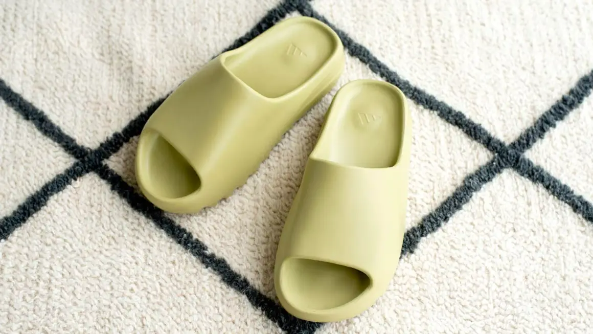 Hinh anh 4: Nhung dieu can biet khi mang Yeezy Slide