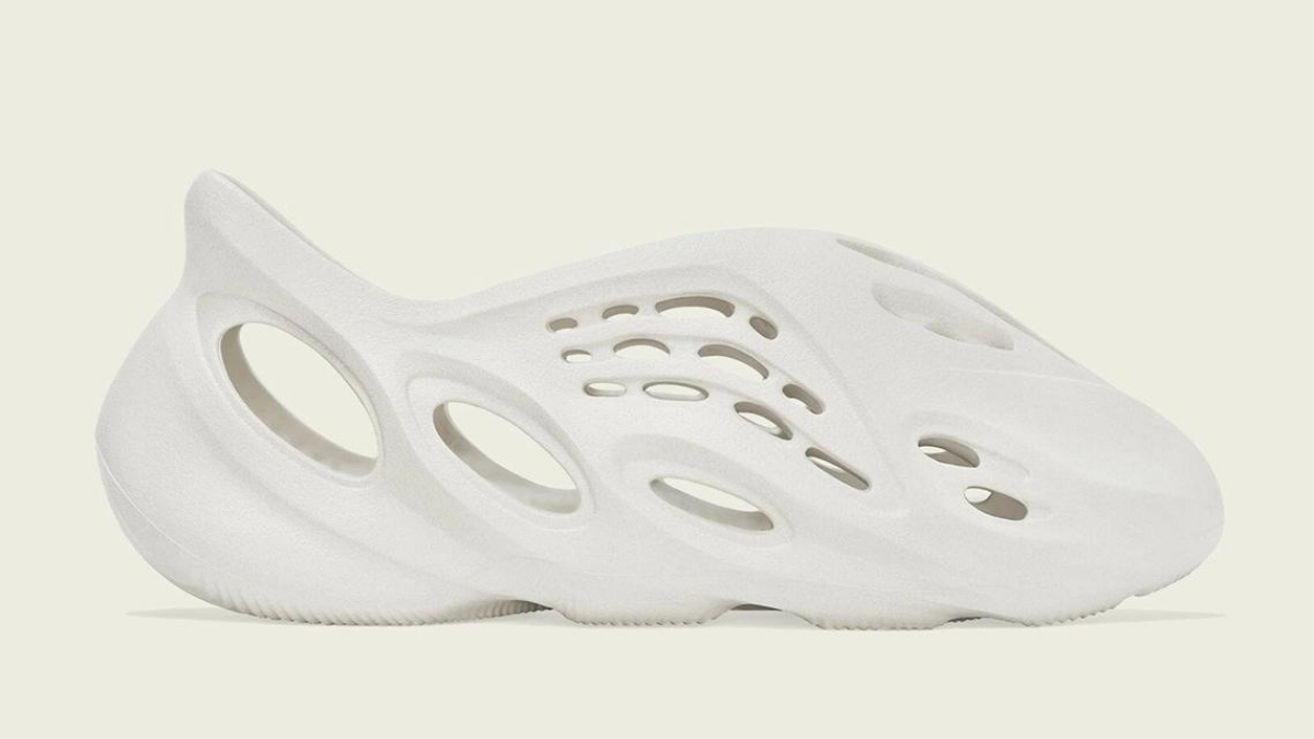 adidas-yeezy-foam-runner-sand-se-tro-lai-vao-thang-6-toi