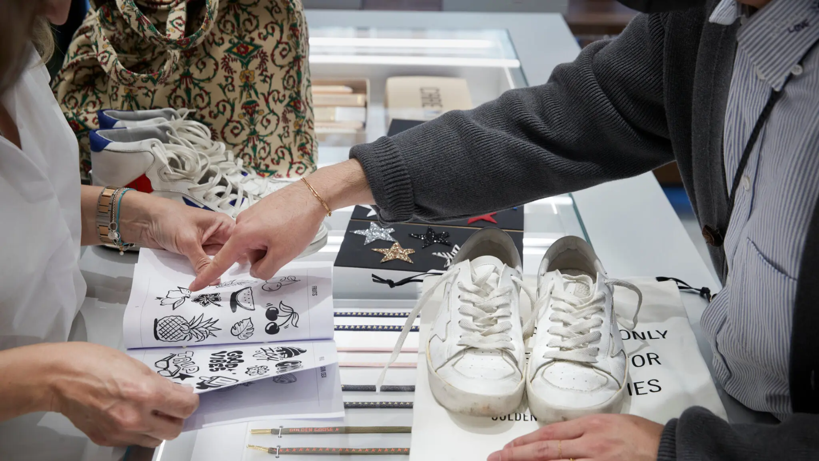 Hinh anh 3: Dung quang nhung doi giay cu ki cua ban, Golden Goose se lam moi no!