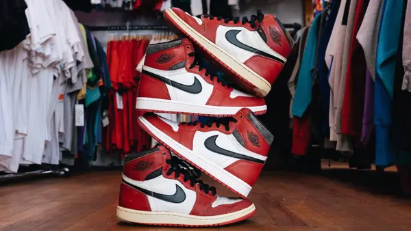 "Lost & Found" va "Chicago": Doi Air Jordan 1 voi nguon cam hung retro