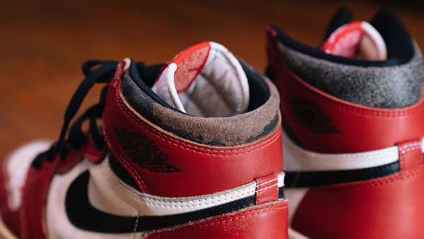 Hinh anh 3: "Lost & Found" va "Chicago": Doi Air Jordan 1 voi nguon cam hung retro