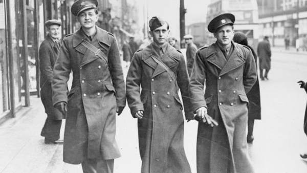 Hinh anh 3: Dieu gi da tao nen su doc nhat cua Burberry so voi cac nhan hieu khac?