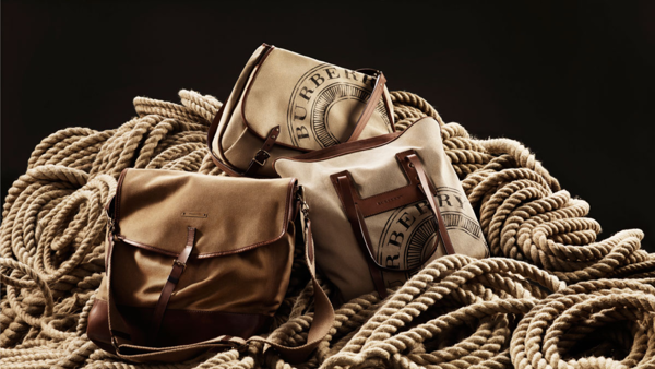 Hinh anh 6: Dieu gi da tao nen su doc nhat cua Burberry so voi cac nhan hieu khac?