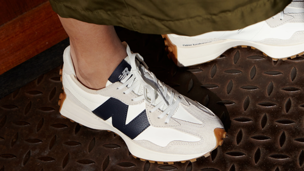 Nhung ly do thuyet phuc ban nen sam mot doi New Balance ngay luc nay