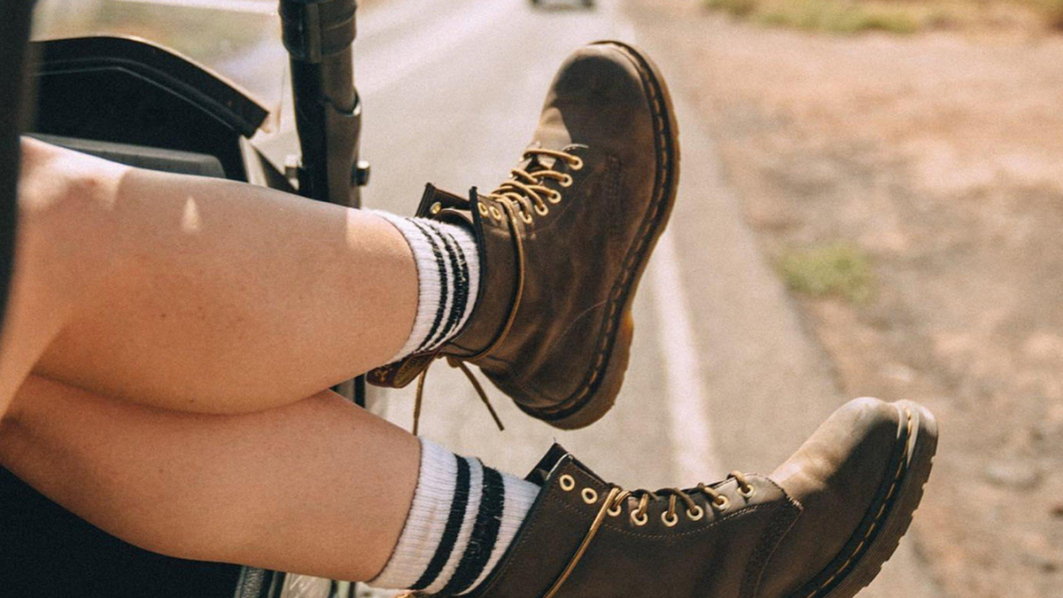 Hinh anh 8: Dr. Martens co phai da that khong? Phan loai cac chat lieu da co ban