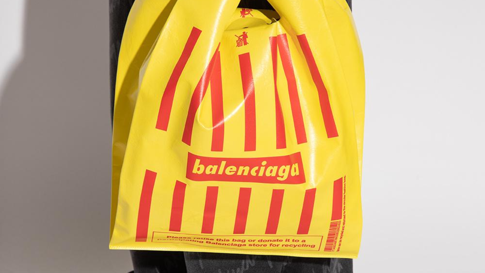 Hinh anh 14: Balenciaga va nhung chiec tui xach doc la gay tranh cai