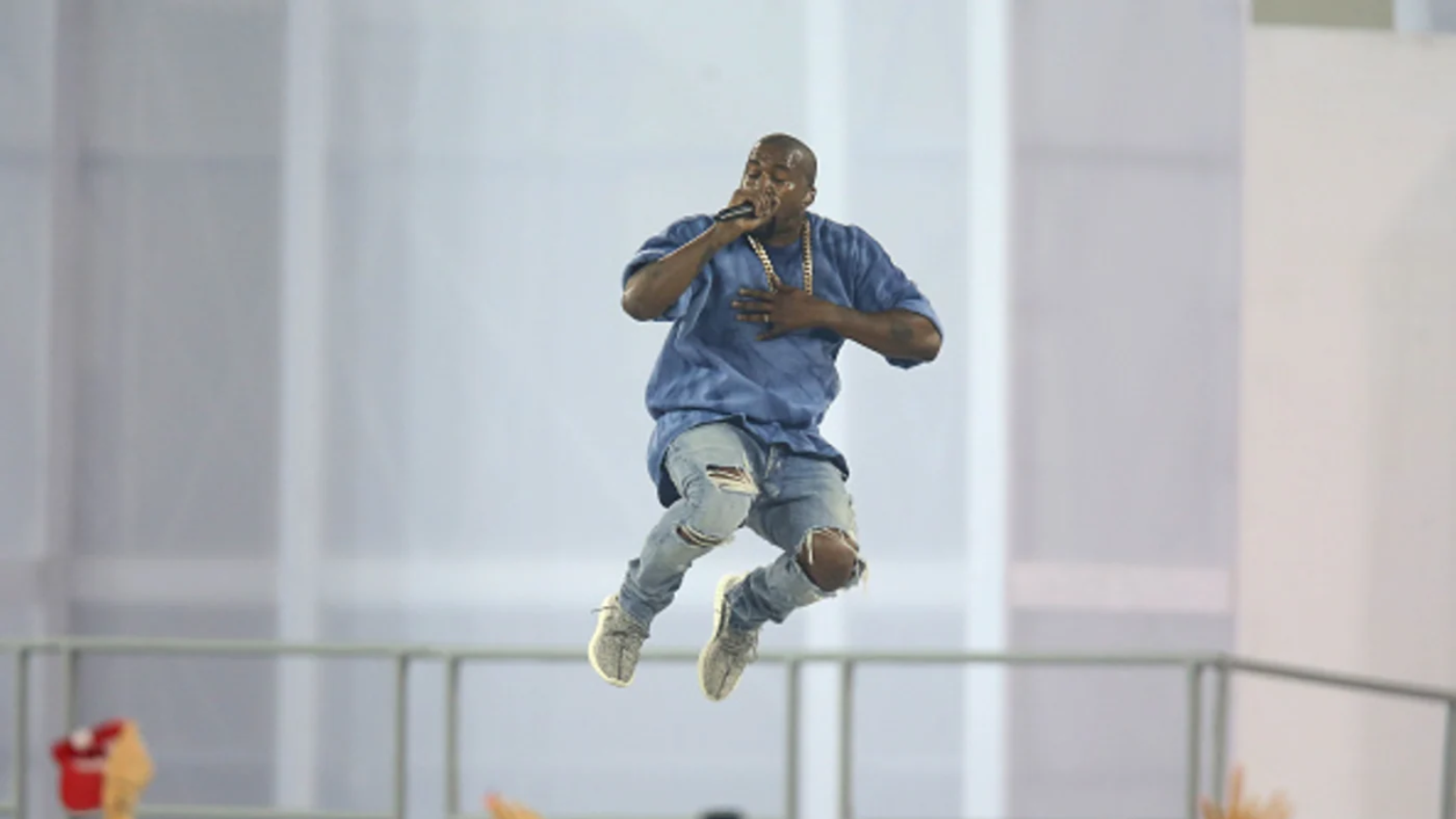 Hinh anh 11: Ai la Rapper so huu doi sneaker dinh nhat moi thoi dai? (Phan 2)