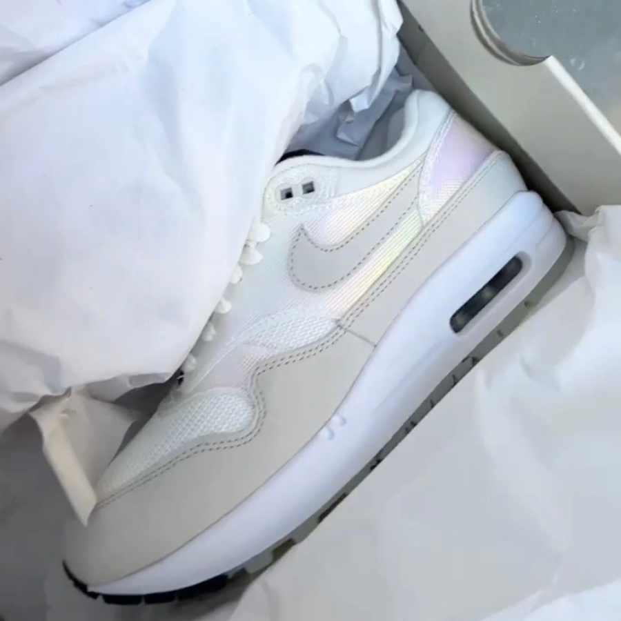 nike-cho-ra-mat-phien-ban-air-max-1-city-of-light-danh-cho-air-max-day-2022