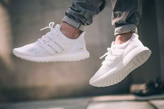 adidas-ultraboost-qua-cac-doi-1-0-2-0-3-0-4-0-va-ultraboost-19-co-gi-cai-tien