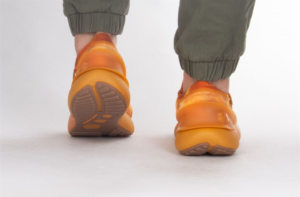 Giay Under Armour HOVR Phantom 3 'Honey Orange' 3026348-802