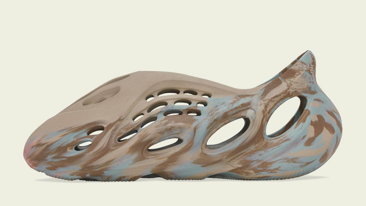 nhung-hinh-anh-chinh-thuc-ve-phien-ban-adidas-yeezy-foam-rnnr-mx-sand