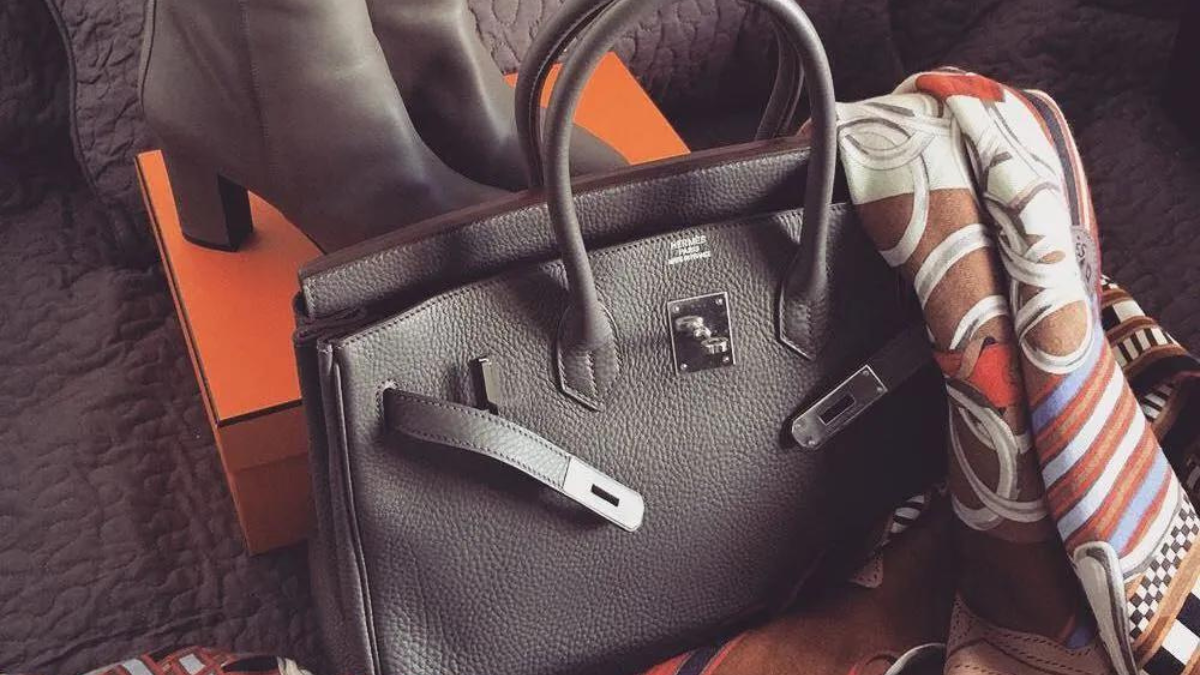 Hermes tro thanh thuong hieu tui xach duoc yeu thich nhat nam 2022, theo sau la Louis Vuitton va Chanel