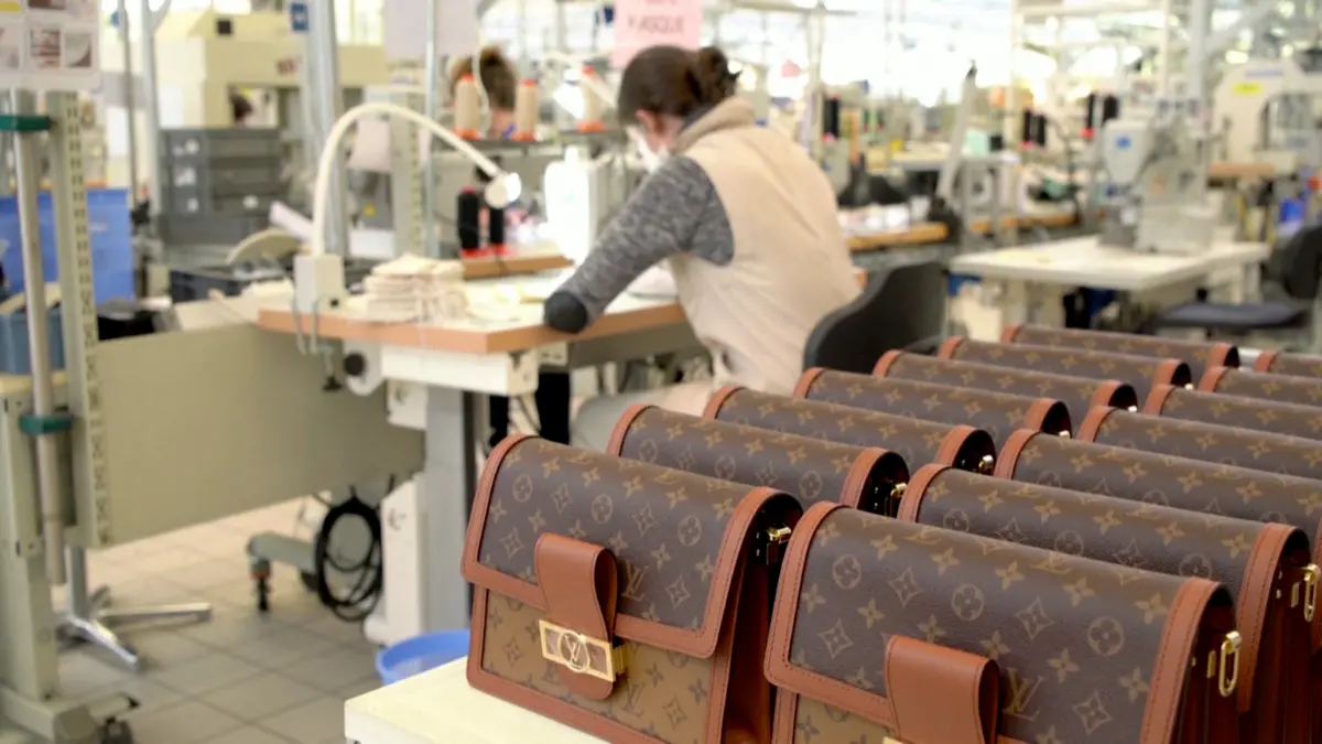 Cau tra loi cho nghi van Louis Vuitton duoc san xuat o dau