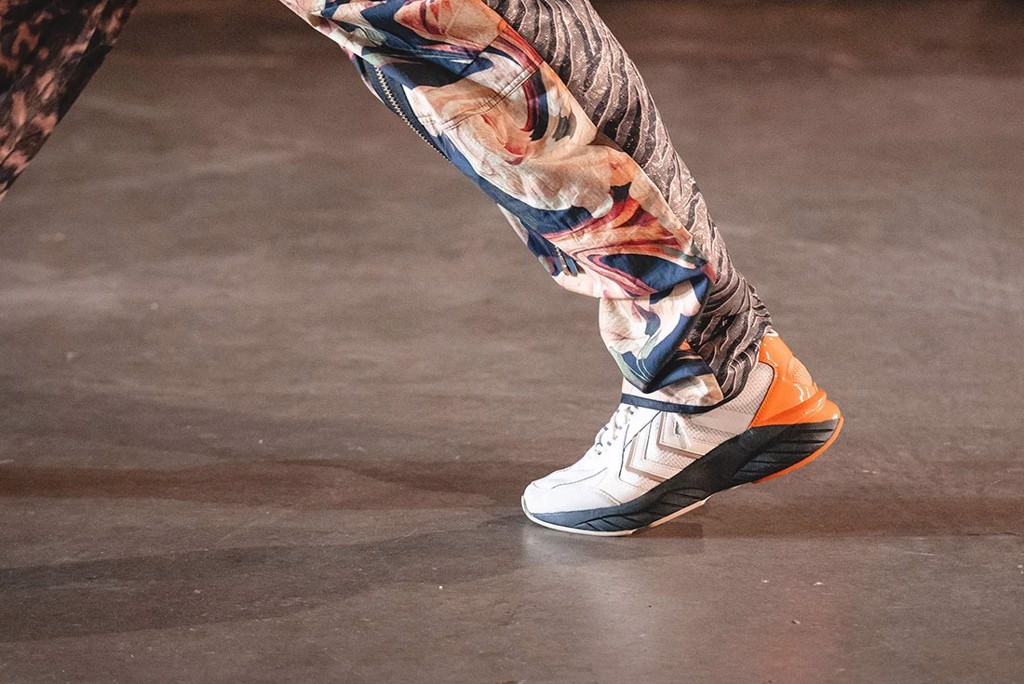 hummel-va-astrid-andersen-he-lo-nhung-hinh-anh-cua-ban-collab-reach-lx-6000