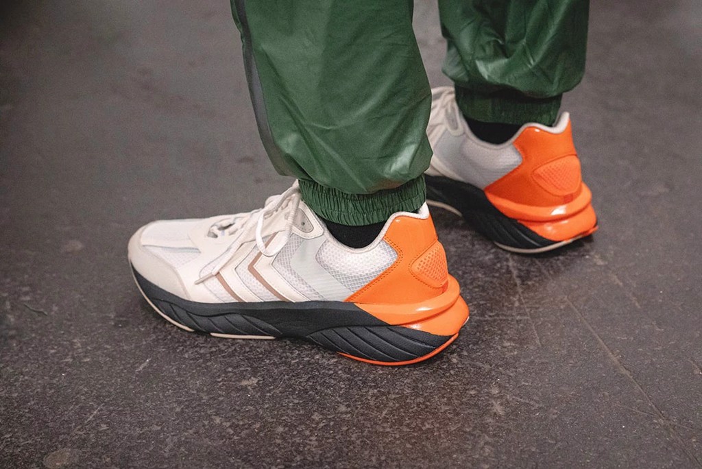 hummel-va-astrid-andersen-he-lo-nhung-hinh-anh-cua-ban-collab-reach-lx-6000