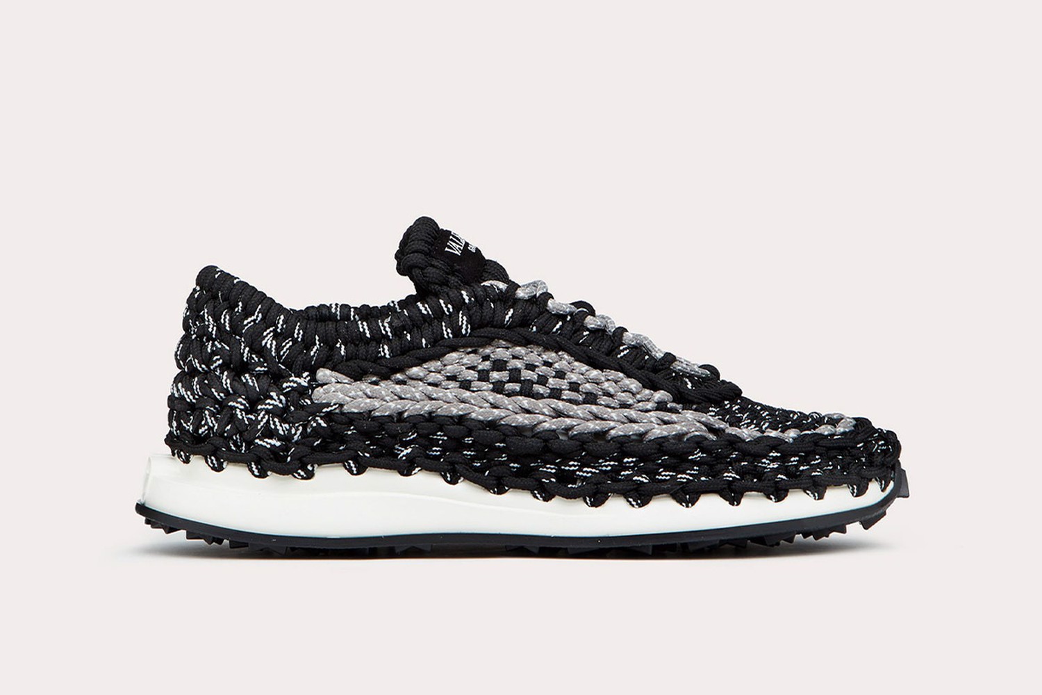 Hinh anh 4: 14 doi sneakers mau den phu hop cho moi hoan canh