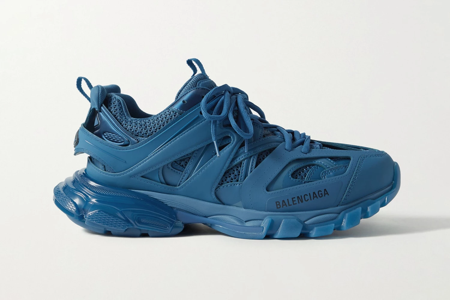 nhung-doi-giay-sneakers-danh-cho-nhung-ban-chan-qua-kho-p2