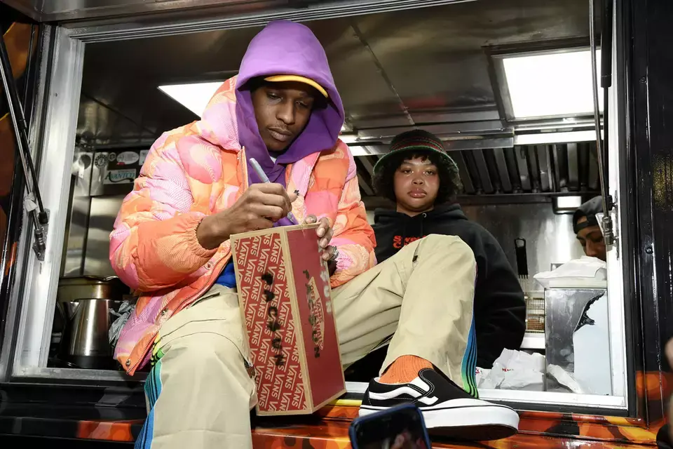 A$AP Rocky xuat hien trong collection moi giua A$AP Worldwide x Vans