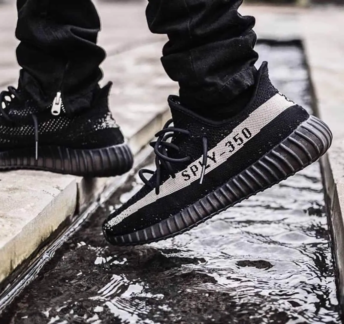 Legitcheck: Cach phan biet Yeezy Boost 350 V2 Oreo (Black/White) real va fake