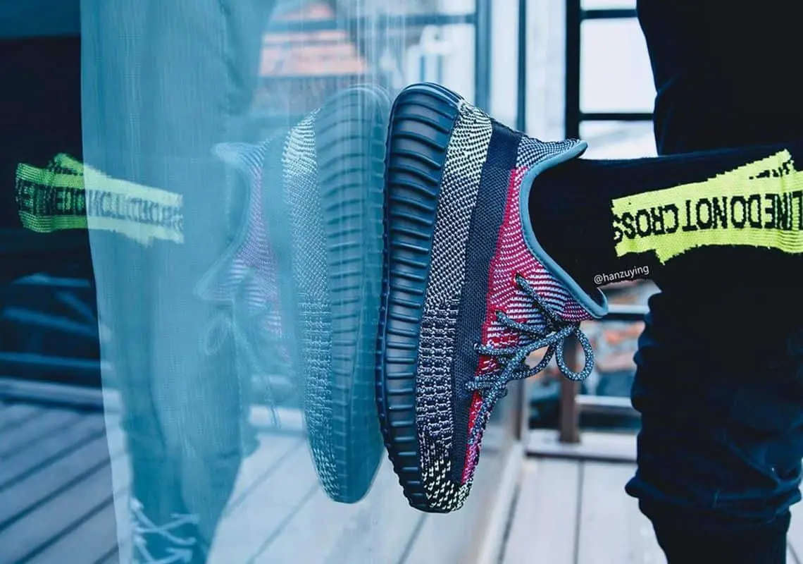 Legitcheck: Cach phan biet Yeezy Boost 350 V2 Yecheil real va fake
