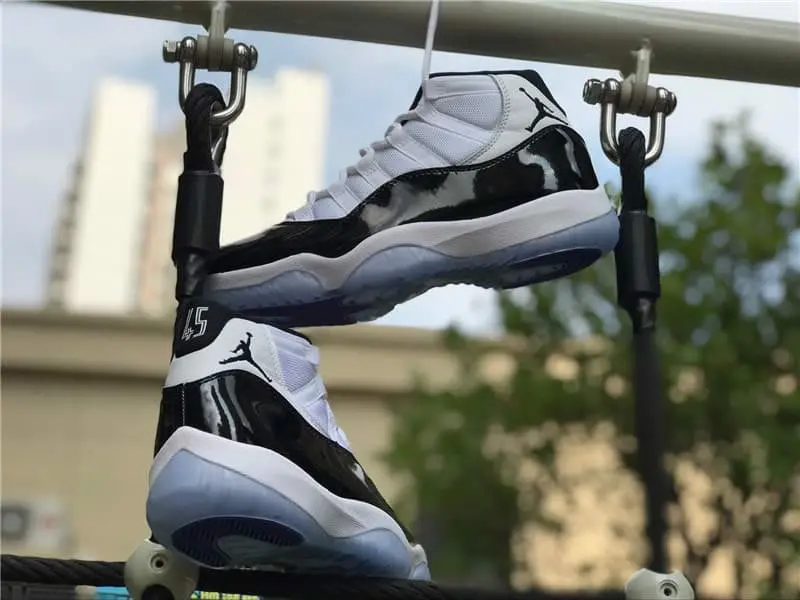 Legitcheck: Cach phan biet Air Jordan 11 Concord real va fake