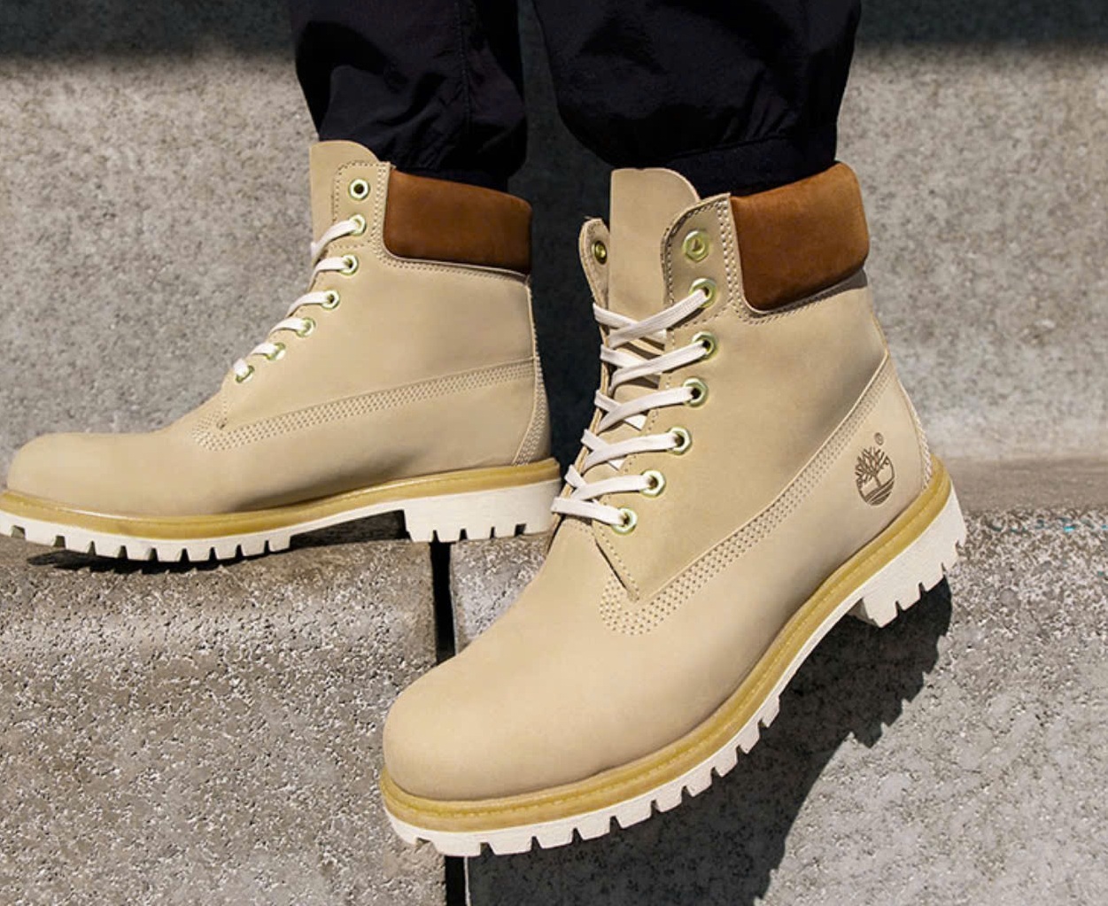 Alternative view of Giày Timberland Men's 6-Inch Waterproof Light Beige Nubuck A2JBX