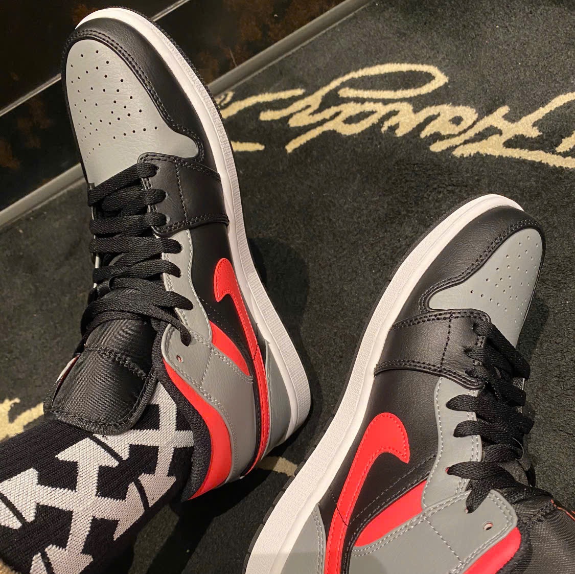 Alternative view of Giày Nike Air Jordan 1 Mid 'Pink Shadow' 554724-059