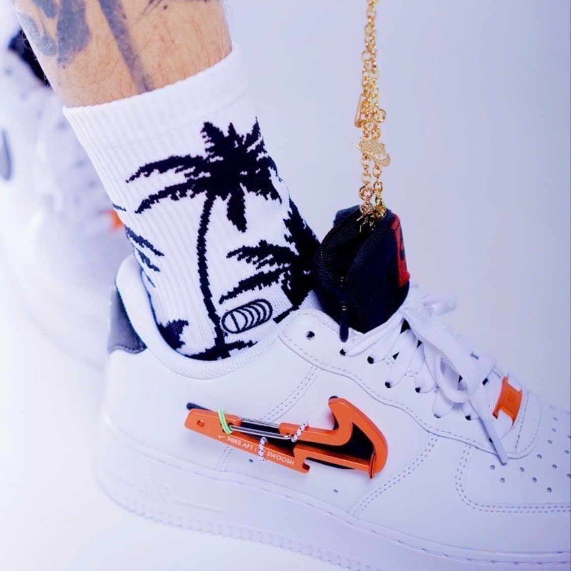 Alternative view of Giày Nike Air Force 1 Carabiner 'Habanero Red' DH7579-100