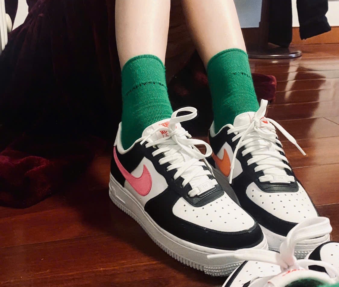 Alternative view of Giày Nike Wmns Air Force 1 '07 'Satin Swoosh' DC4463-100