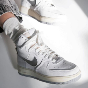 Giay Nike Wmns Air Force 1 High Sculpt 'White Light Smoke Grey' DC3590-101